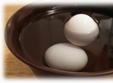 Как правильно хранить вареные яйца?
